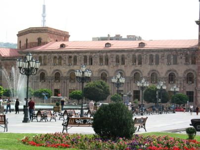 Köztársaság-tér, Jereván központja. Impozáns épületek, sajátos stílus