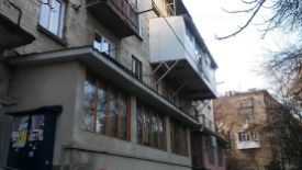 A Moldovai Köztársaság fővárosában egyedi módszert találnak a lakásbővítésre